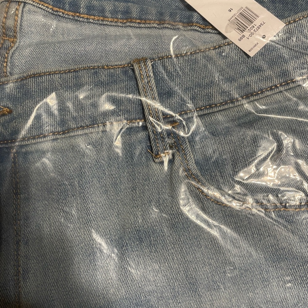 NWT Mid Rise Wow Boot Cut Jeans